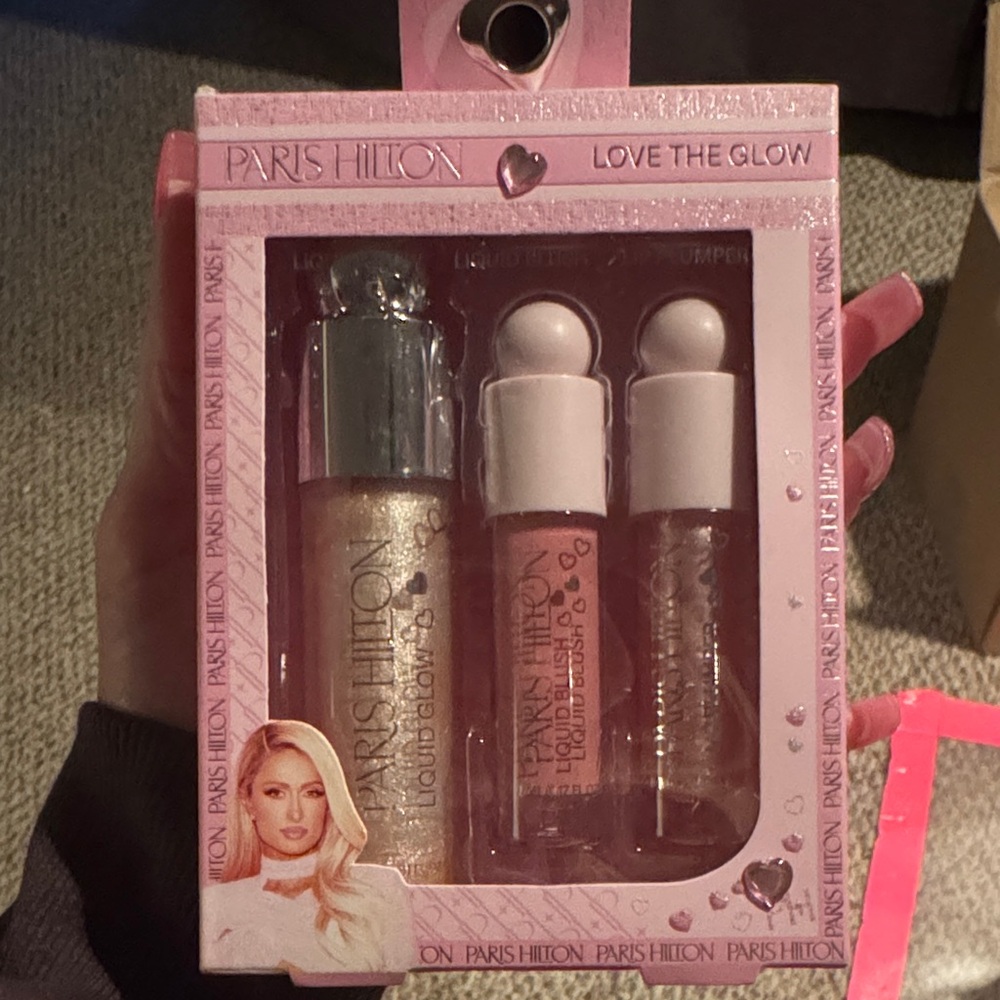BBIB  Paris Hilton Love the Glow liquid glow, liquid blush, and lip, plumper Set
